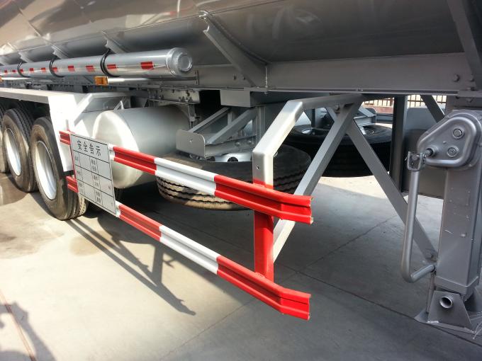 Heavy Duty 3 Axle 45000L Oil Tanker Semi Trailer 4 Compartments 45M3 For Transporting Oil