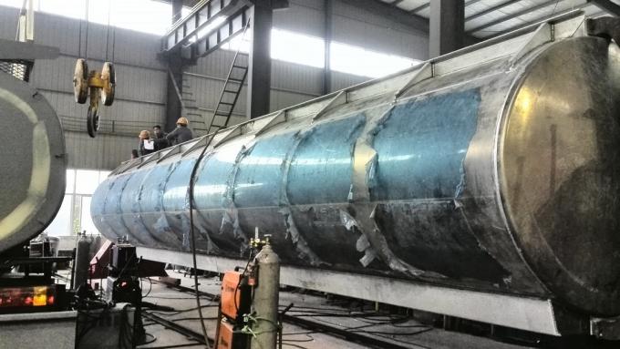 Heavy Duty 3 Axle 45000L Oil Tanker Semi Trailer 4 Compartments 45M3 For Transporting Oil