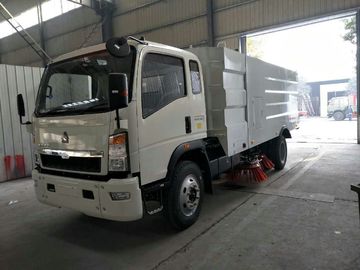 China High Efficient Street Cleaner Truck , 4x2 Dust Collecting Road Sweeping Machine supplier