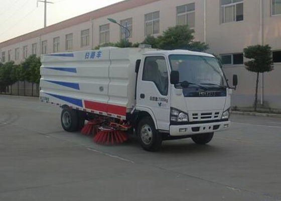 Beli Tekanan Tinggi Air Circuit Road Sweeper Truck 4x2 5500 Liter Untuk ISUZU pembuatan online