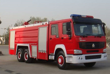 Buy Water And Foam Fire Engine Truck , HOWO 290 Hp Heavy Rescue Fire Truck Water Tank online manufacture