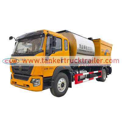 ซื้อ Sinotruk HOWO 14000 ลิตร Synchronous Chip Sealer Truck สำหรับการบำรุงรักษาทางหลวง การผลิตออนไลน์